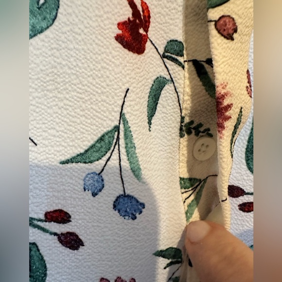 C&E Floral Blouse - Picture 4 of 11